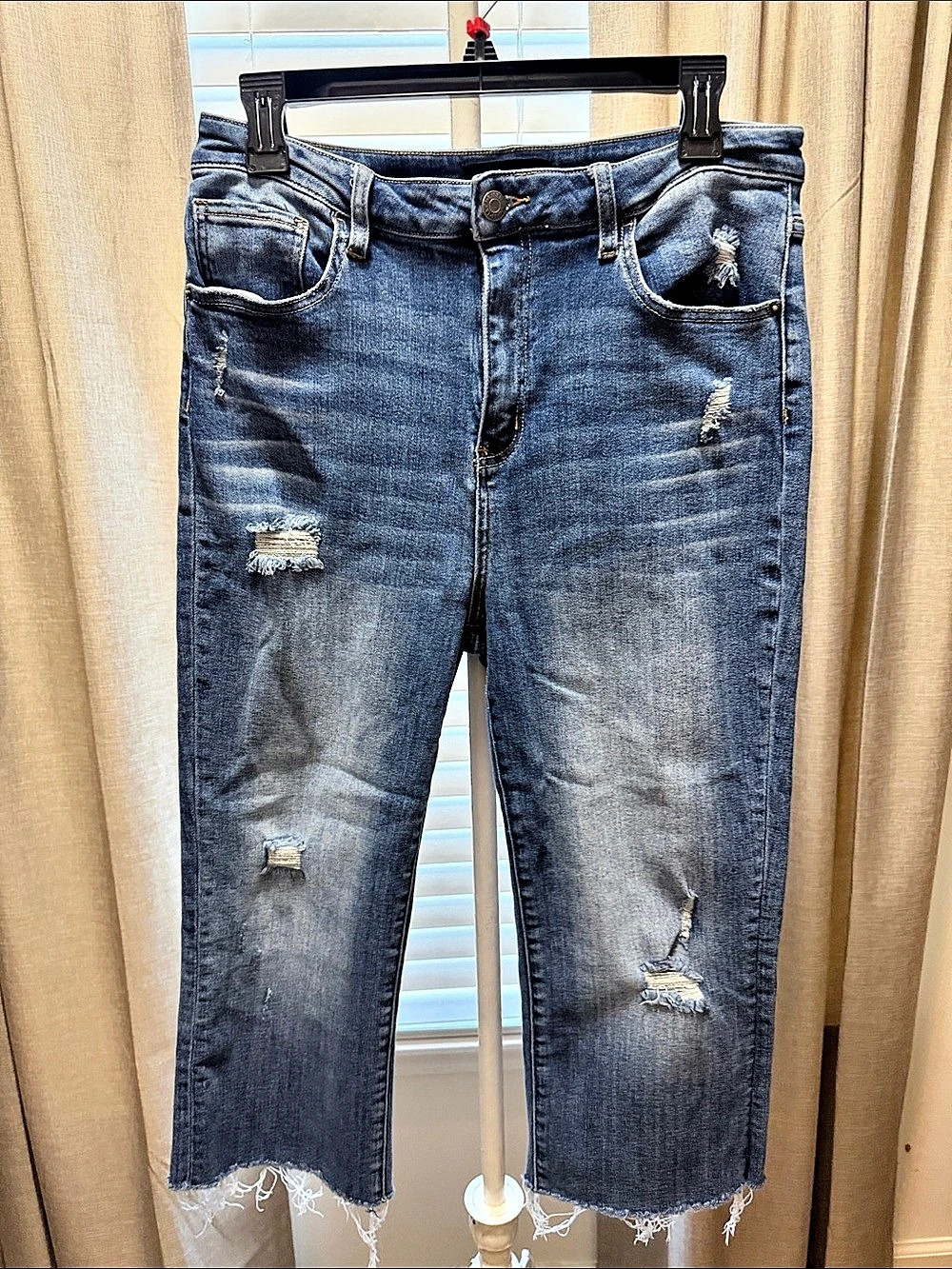 Risen Jeans Risen Straight Leg Jeans Distressed cropped Jeans in Blue Waist